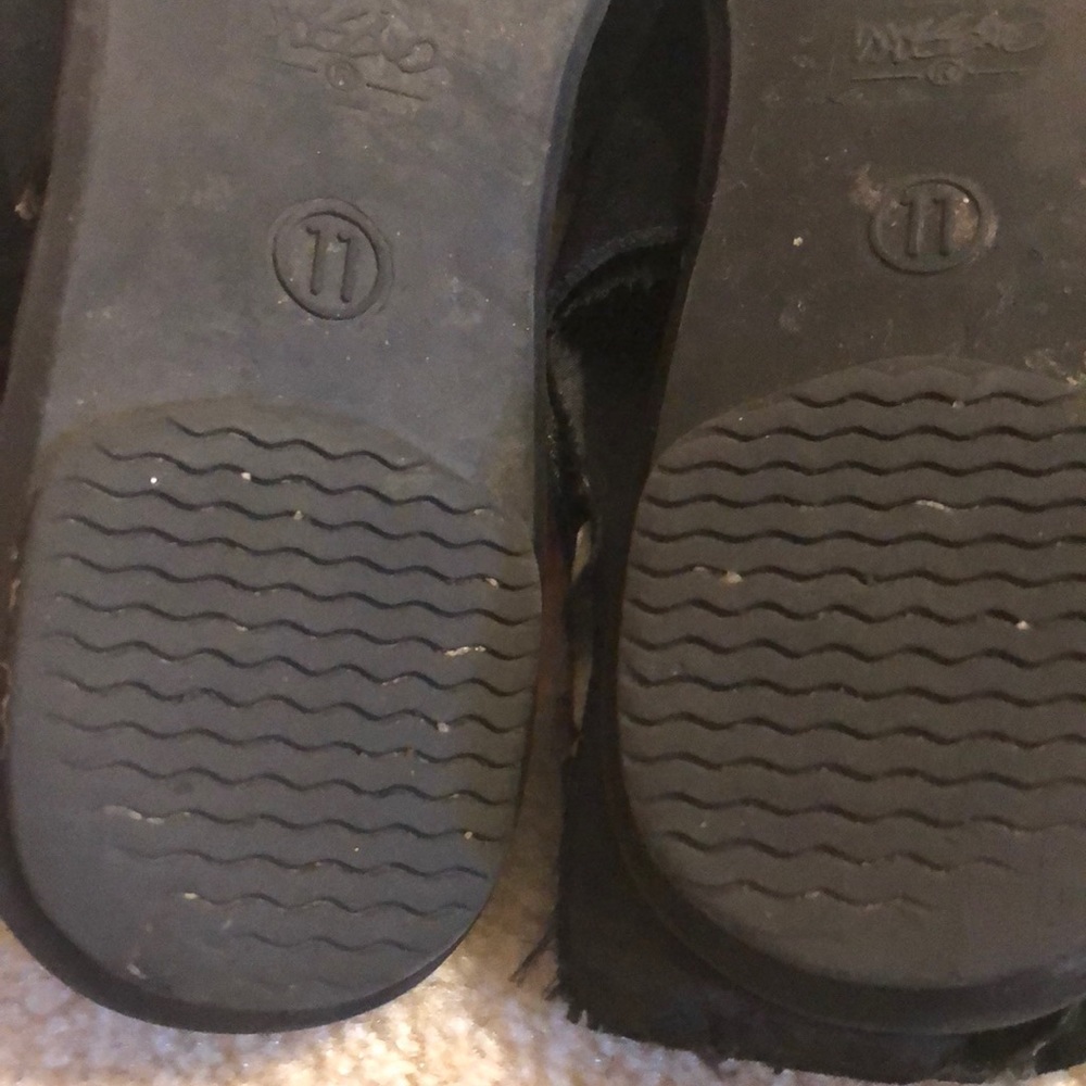size 11  trendy black sandals - Picture 5 of 7